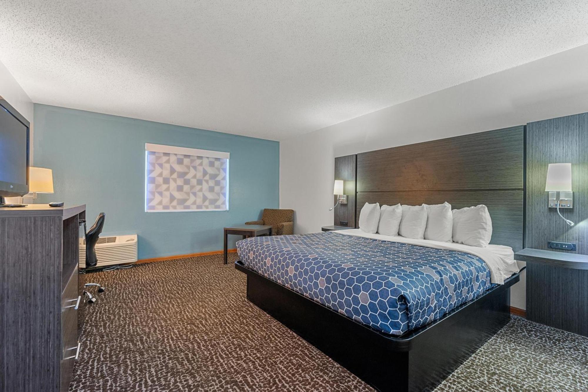 Chicago Club Inn & Suite Oakbrook Terrace Room photo